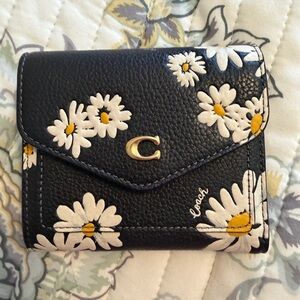 Coach Wyn Black and White Daisy Women's Wallet